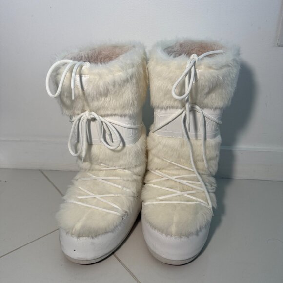 Moon Boot Women’s Classic Faux Fur Snow Boots – White – Size fits between 9/10.5 - Picture 7 of 8